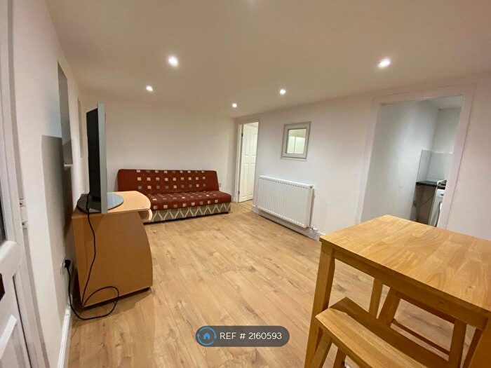 1 Bedroom Flat To Rent In Twickenham Road, Hanworth, Feltham, TW13