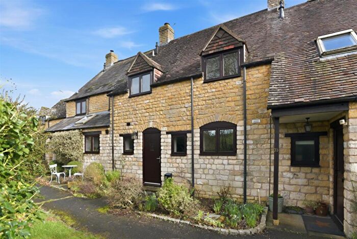 2 Bedroom House For Sale In Wolds End Close, Chipping Campden, GL55