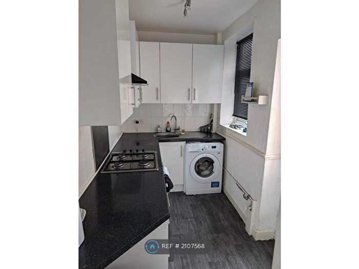 3 Bedroom Terraced House To Rent In Albion Street, Blackburn, BB2