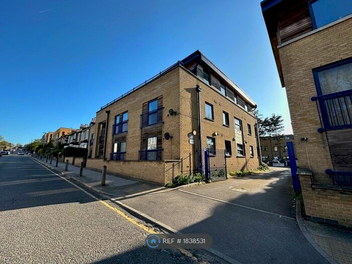 2 Bedroom Flat To Rent In Victoria Way, Charlton, SE7