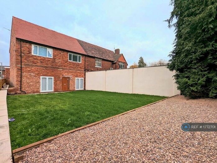 7 Bedroom Semi-Detached House To Rent In Park Lane, Salford, M6