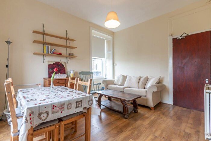 3 Bedroom Flat To Rent In L Albert Place, Edinburgh, EH7