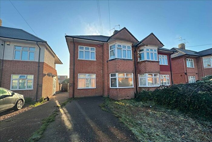 2 Bedroom Flat For Sale In Amesbury Road, Feltham, Middlesex, TW13