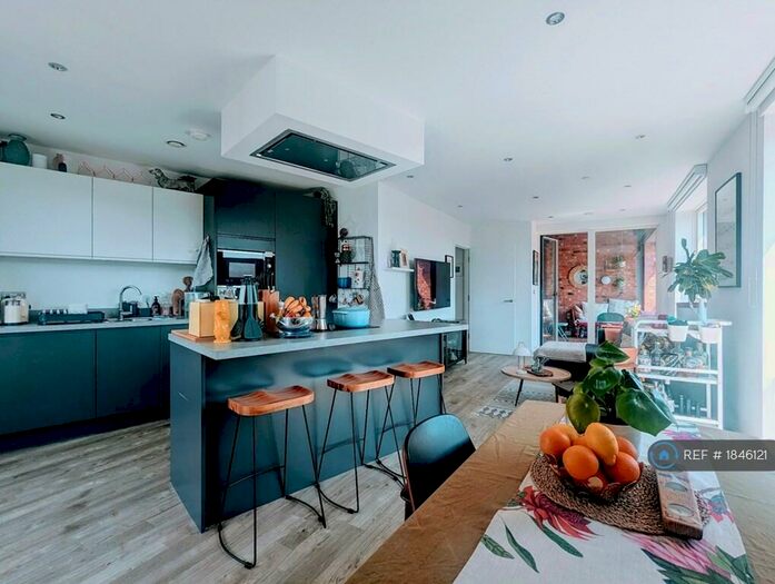 2 Bedroom Flat To Rent In Rookwood Way, London, E3