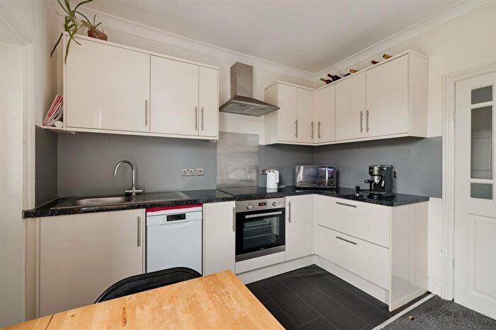 2 Bedroom Apartment To Rent In Brighton Avenue, Walthamstow, E17