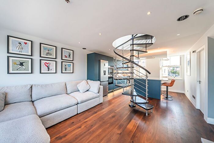 2 Bedroom Flat For Sale In Northcote Road, London, SW11