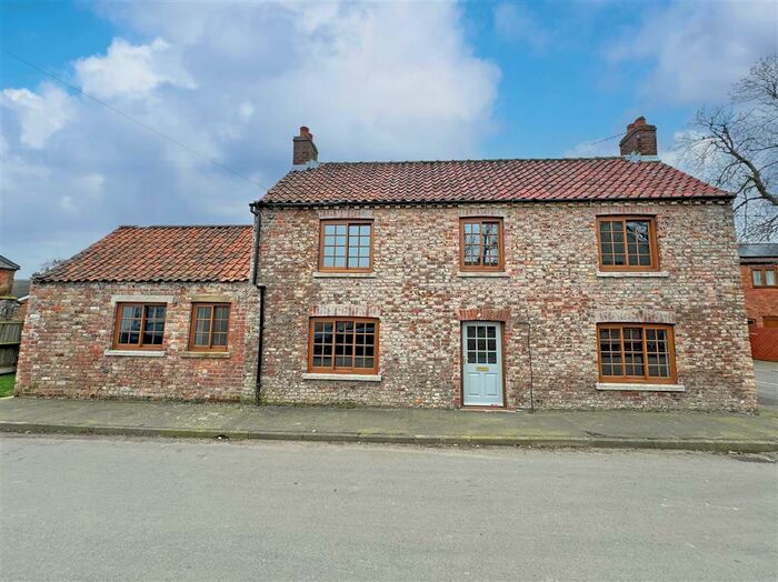 3 Bedroom Semi-Detached House For Sale In High Street, Garthorpe, Scunthorpe, DN17