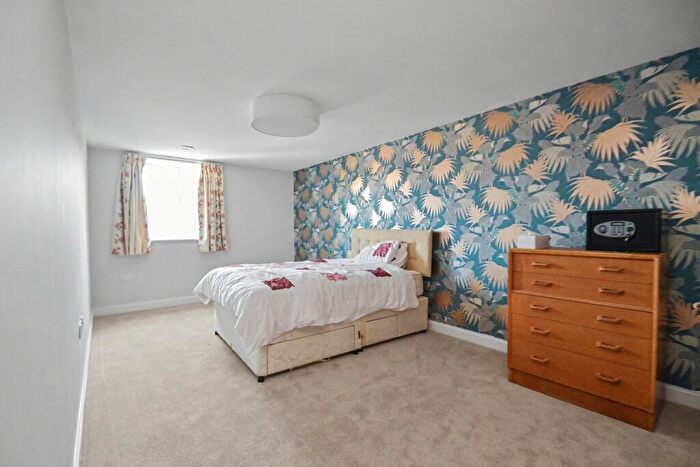 2 Bedroom Flat For Sale In Broadstone, BH18 - Photo 4