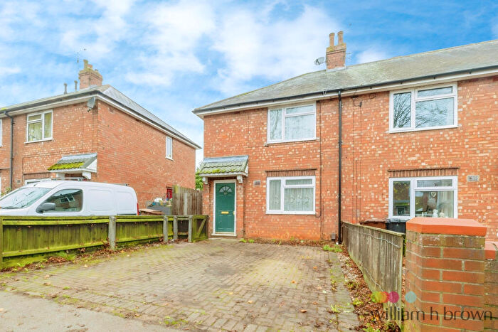 2 Bedroom End Of Terrace House To Rent In Browning Drive, Lincoln, LN2