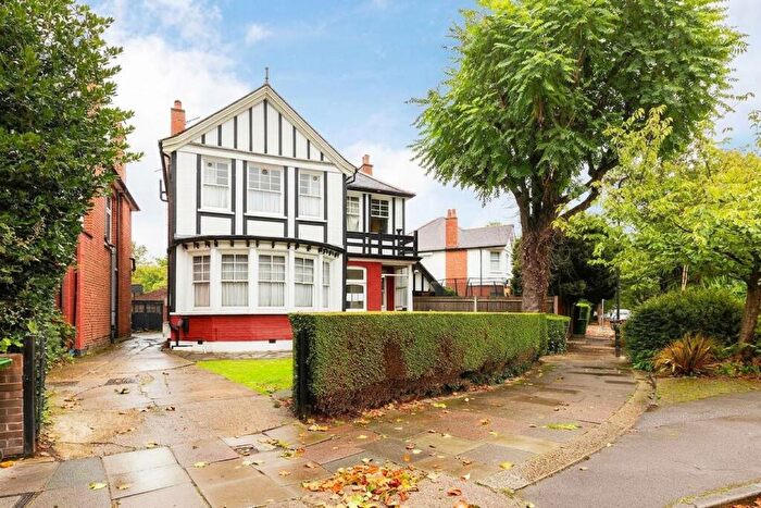 Studio To Rent In Dartmouth Road, Kilburn, (Inclusive Of Water), NW2
