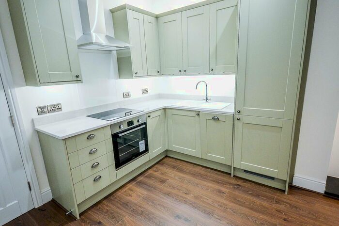 2 Bedroom Flat To Rent In Lloyd Square, Altrincham, WA14