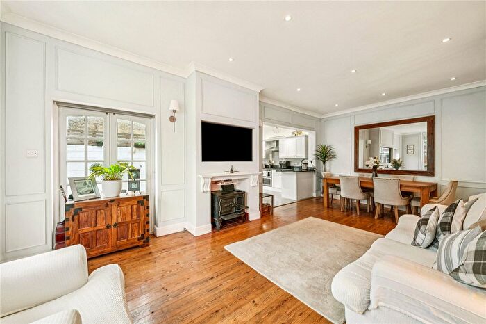 5 Bedroom Semi Detached House For Sale In Ravensbury Road, SW18