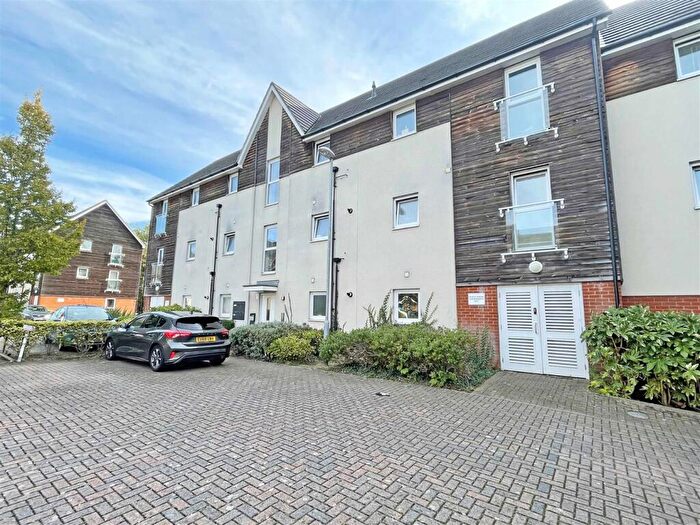 2 Bedroom Flat For Sale In Chelmer Road, Chelmsford, CM2