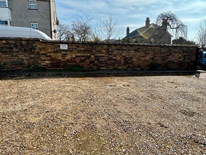 1 Bedroom Flat For Sale In Crouch Road, Burnham-on-Crouch, CM0