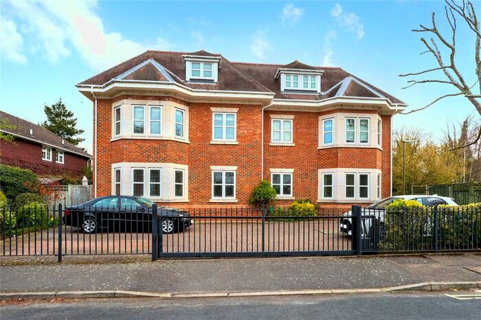 2 Bedroom Flat To Rent In Mayfield Road, Weybridge, Surrey, KT13