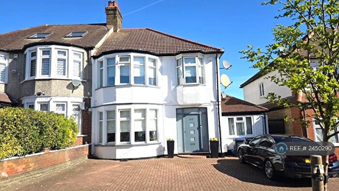 4 Bedroom Semi-Detached House To Rent In Bourne Hill, London, N13