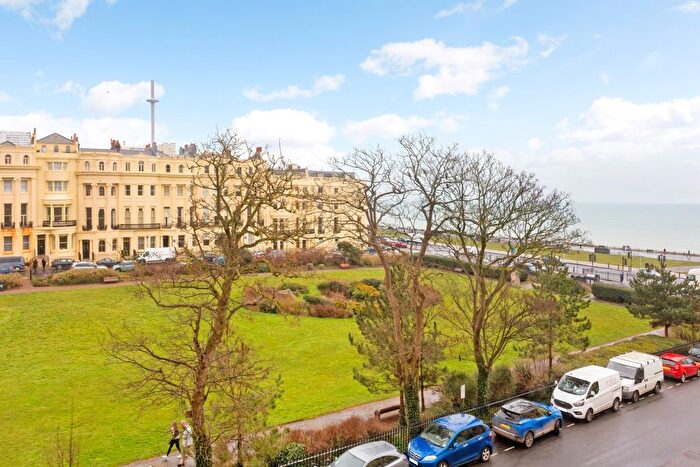 2 Bedroom Flat To Rent In Brunswick Square, Hove, BN3