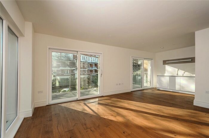 2 Bedroom Flat To Rent In Oakhill Road, Putney, London, SW15