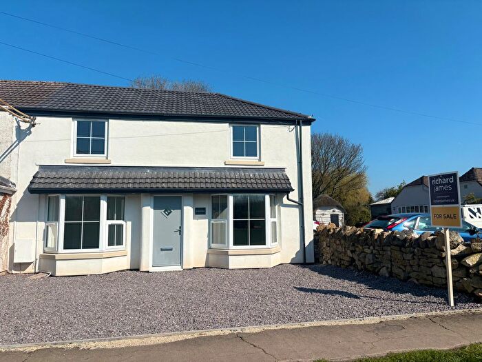 4 Bedroom Semi-Detached House For Sale In High Street, Wanborough, Wiltshire, SN4