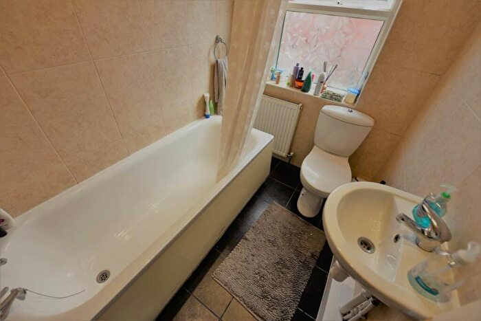 5 Bedroom House To Rent In Ashville Road, LS6