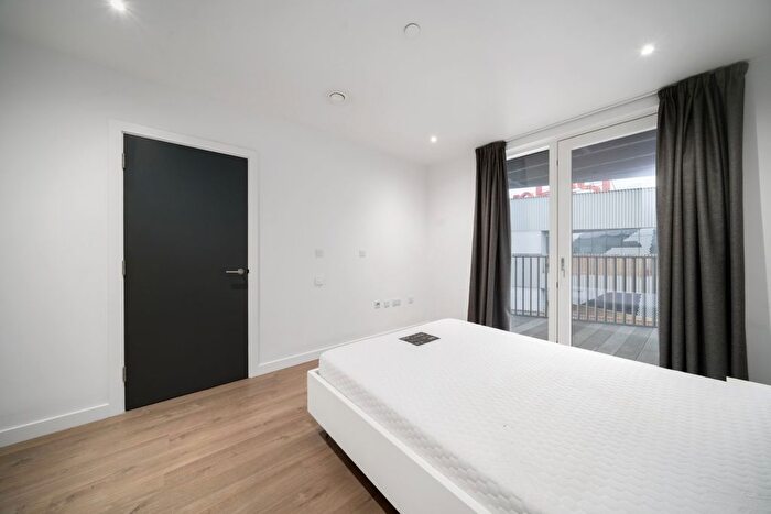 1 Bedroom Flat To Rent In Parkes Street, East Village, E20