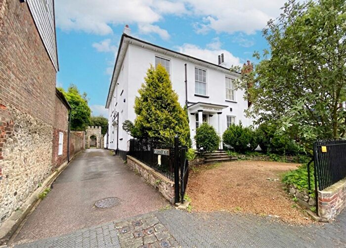 2 Bedroom Flat To Rent In High Street, West Malling, ME19