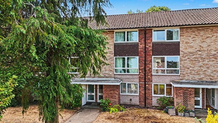 2 Bedroom Flat For Sale In Priory Close, Walton-On-Thames, KT12