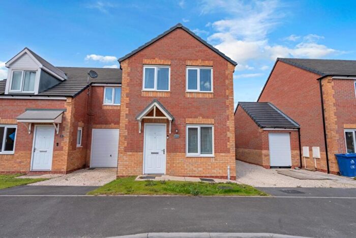3 Bedroom Semi-Detached House For Sale In Sidings Road, Grimsby, DN31