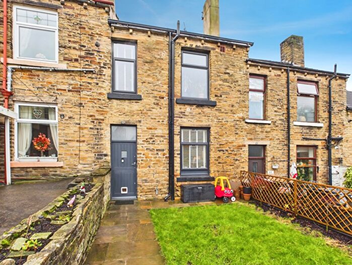 3 Bedroom Terraced House For Sale In Carr Lane, Shipley, BD18
