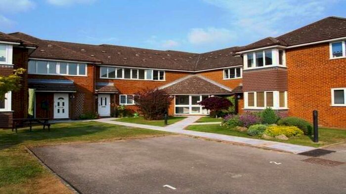 1 Bedroom Flat To Rent In Pinstone Way, Gerrards Cross, SL9