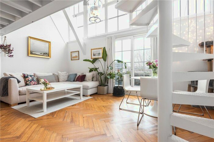 2 Bedroom Flat To Rent In The School House, Pages Walk, London, SE1