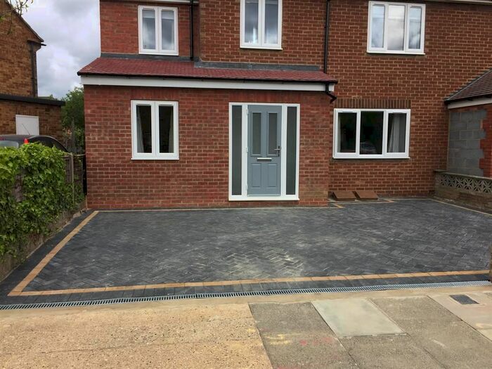 3 Bedroom Flat To Rent In Derwent Way, Hornchurch, RM12