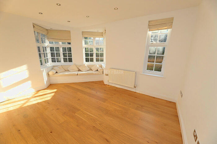 3 Bedroom Semi-Detached House To Rent In Midholm, Hampstead Garden Suburb, NW11