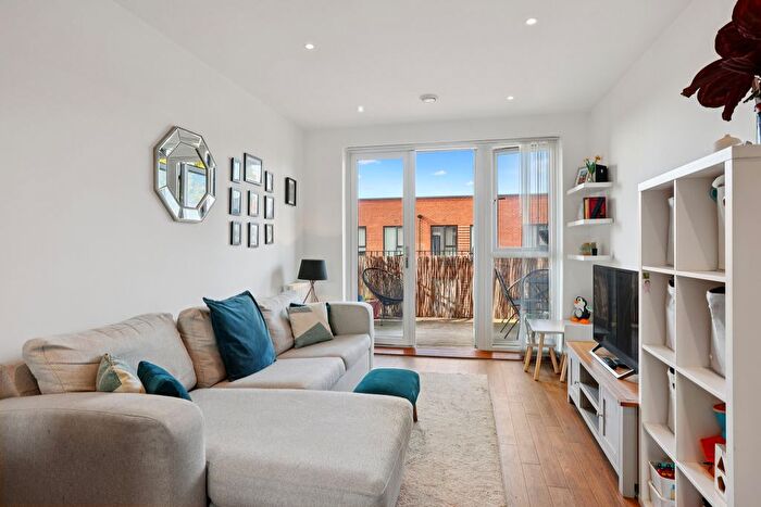 1 Bedroom Flat For Sale In Myers Court, Brentford, Greater London, TW8