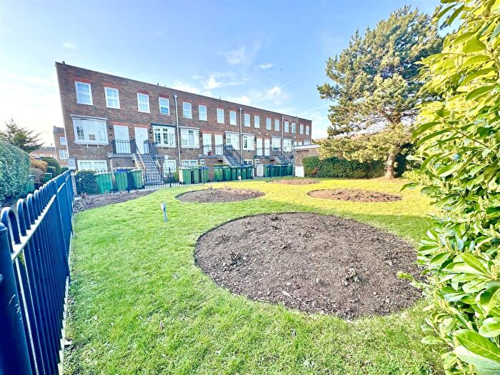 2 Bedroom Maisonette For Sale In Regency Way, Bexleyheath, DA6