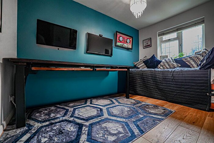 2 Bedroom Property For Sale In Crackley Meadow, Hemel Hempstead, HP2
