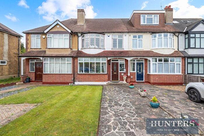 3 Bedroom Terraced House For Sale In Inveresk Gardens, Worcester Park, KT4
