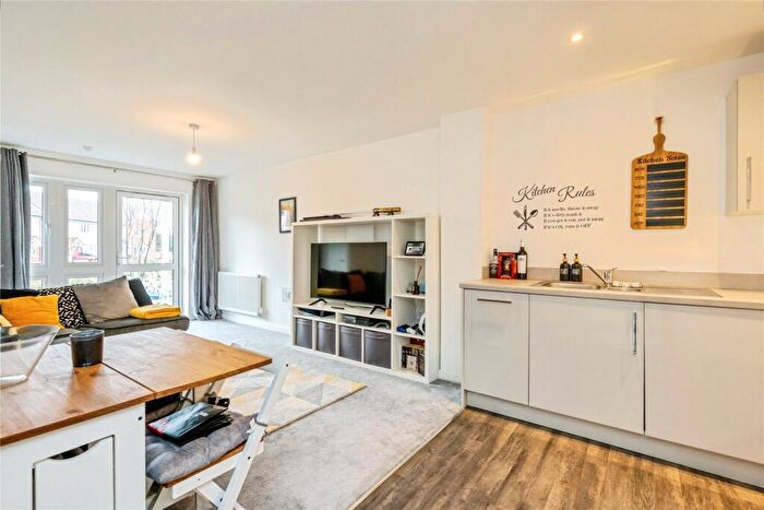 1 Bedroom Flat For Sale In Limestone Road, Chichester, West Sussex, PO20