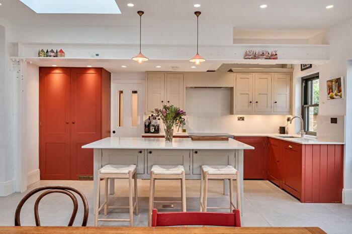 3 Bedroom Flat For Sale In Lancaster Road, Haringey, London, N4