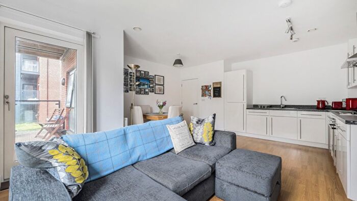 1 Bedroom Flat For Sale In Firwood Lane, Romford, RM3