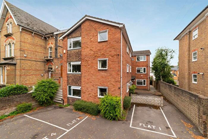 2 Bedroom Flat To Rent In Aberdeen Lodge, Windsor, SL4