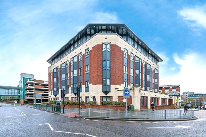2 Bedroom Flat To Rent In High Street, Bracknell, Berkshire, RG12