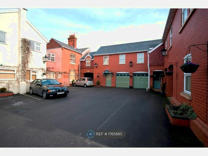 2 Bedroom Maisonette To Rent In Four Crosses House, Rugby, CV23