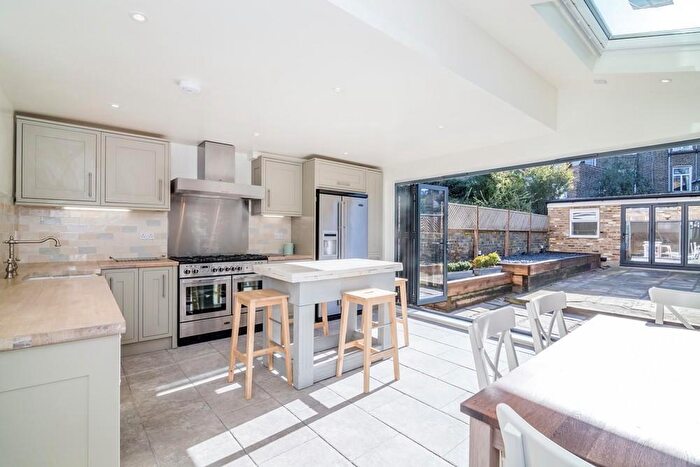 4 Bedroom House To Rent In Lowman Road, Holloway, N7