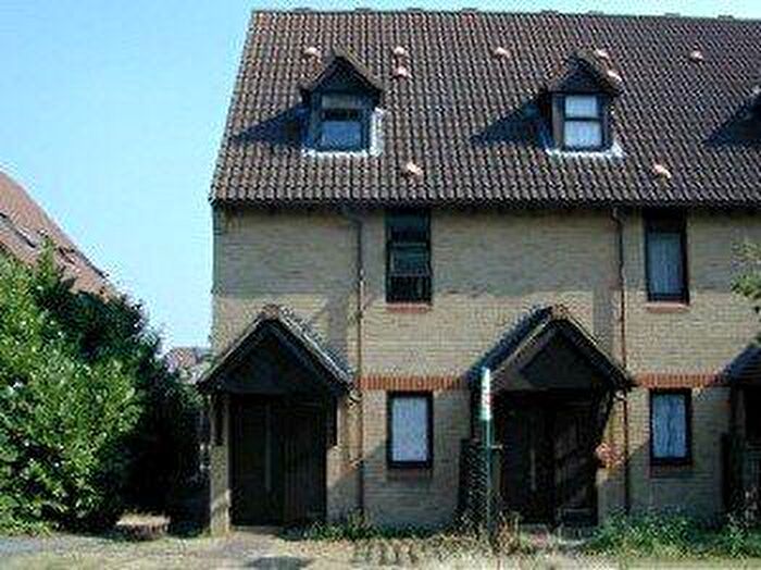 2 Bedroom Flat To Rent In Pilgrims Close, Palmers Green, N13