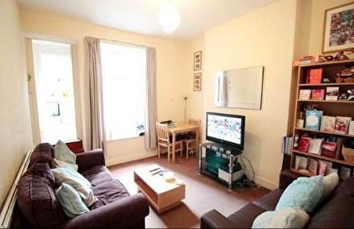 1 Bedroom Flat To Rent In Clapham Road, London, SW9