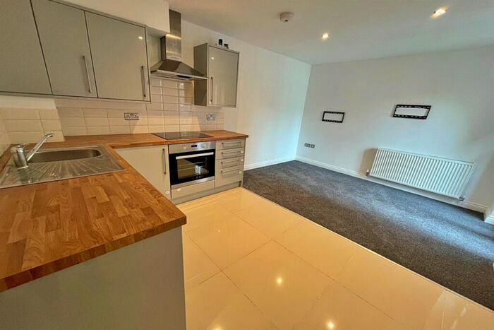 2 Bedroom Flat To Rent In Swanage, BH19