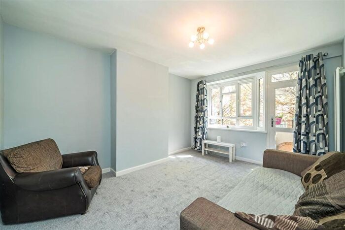 2 Bedroom Flat For Sale In Hemans Street, Vauxhall, SW8