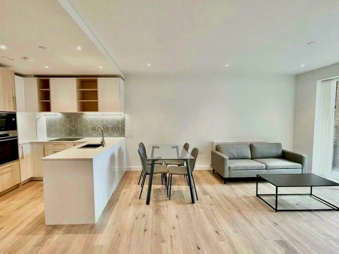 1 Bedroom Flat To Rent In Blenheim Mansions, Mary Neuner Road, London, N8