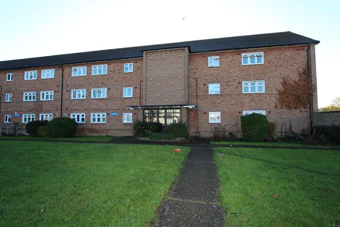 3 Bedroom Flat For Sale In Hyde Park Avenue, Winchmore Hill, N21